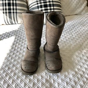 Tall gray Ugg boots